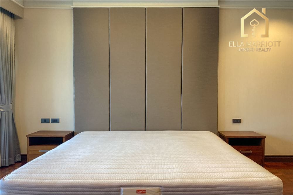 4 bed 4 baht for rent duplex style BTS Ploenchit 14