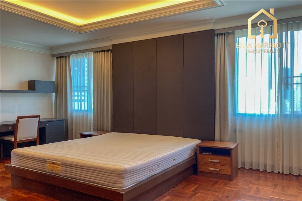4 bed 4 baht for rent duplex style BTS Ploenchit 16