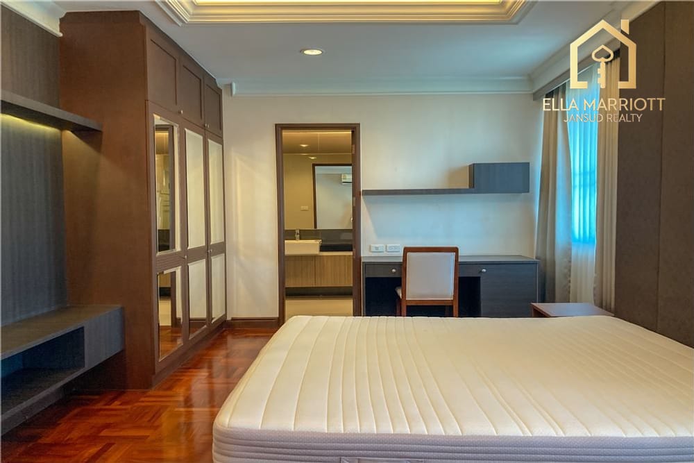 4 bed 4 baht for rent duplex style BTS Ploenchit 17