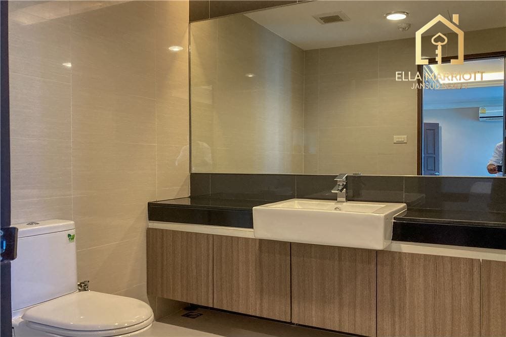 4 bed 4 baht for rent duplex style BTS Ploenchit 18