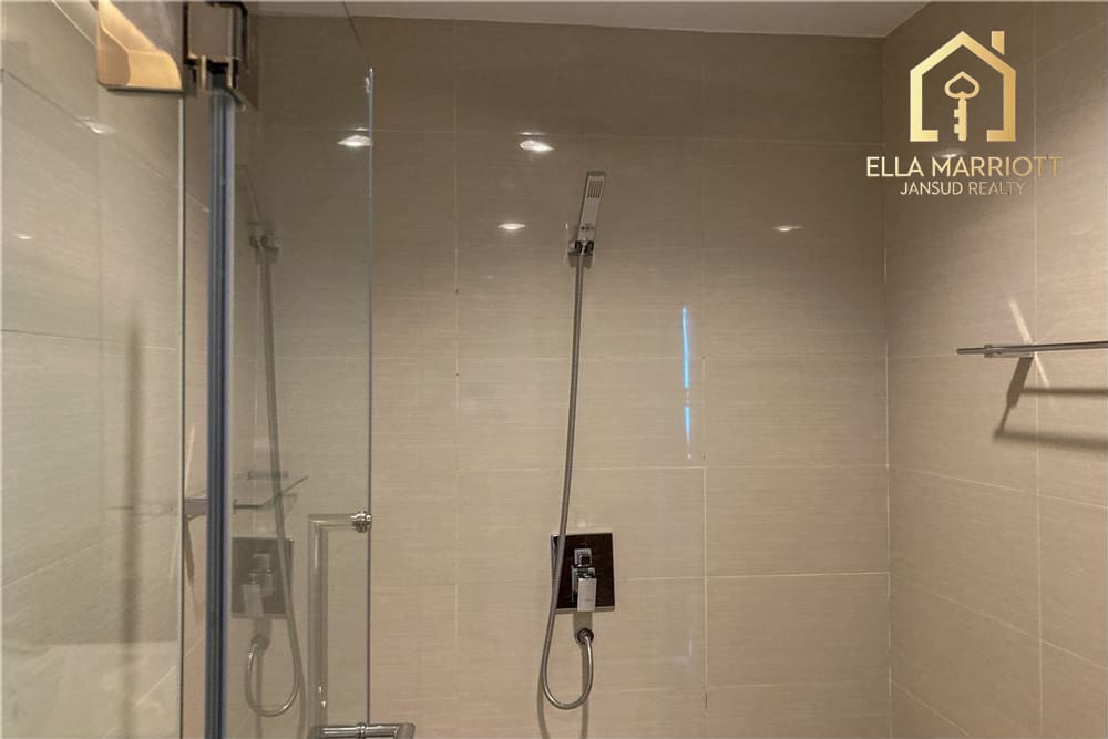 4 bed 4 baht for rent duplex style BTS Ploenchit 19