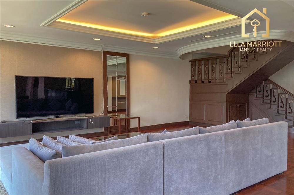 4 bed 4 baht for rent duplex style BTS Ploenchit 2