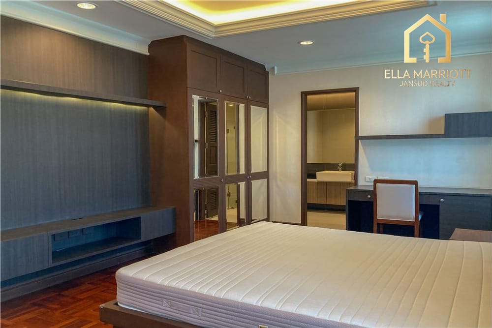 4 bed 4 baht for rent duplex style BTS Ploenchit 20