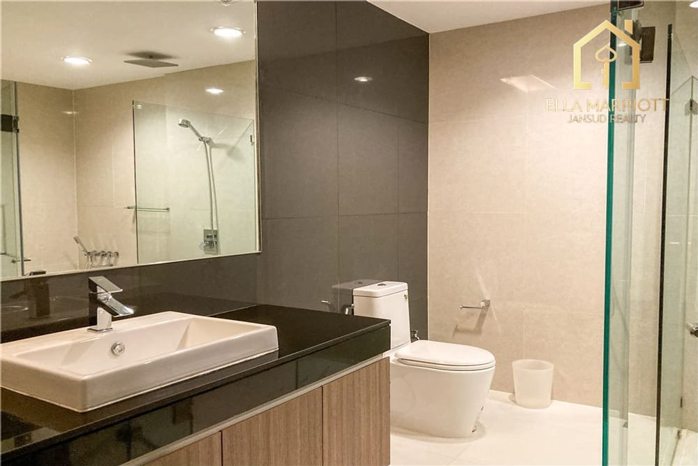 4 bed 4 baht for rent duplex style BTS Ploenchit 21