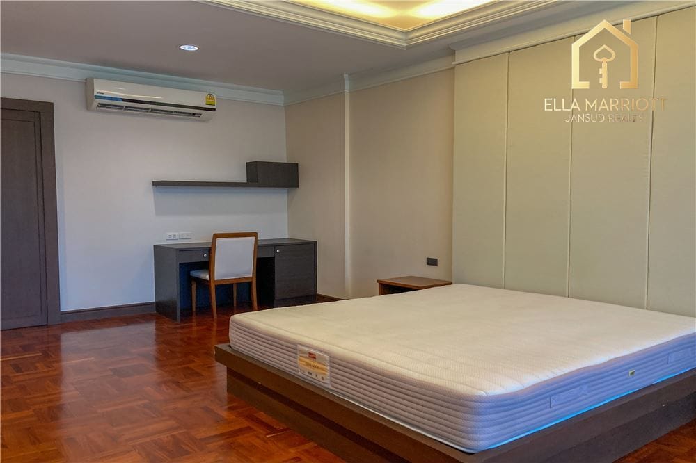 4 bed 4 baht for rent duplex style BTS Ploenchit 24