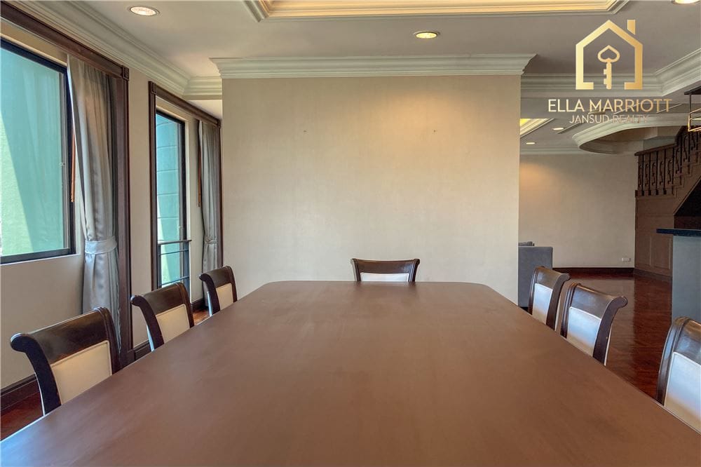 4 bed 4 baht for rent duplex style BTS Ploenchit 4