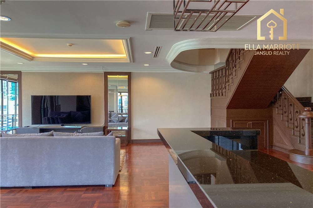 4 bed 4 baht for rent duplex style BTS Ploenchit 5