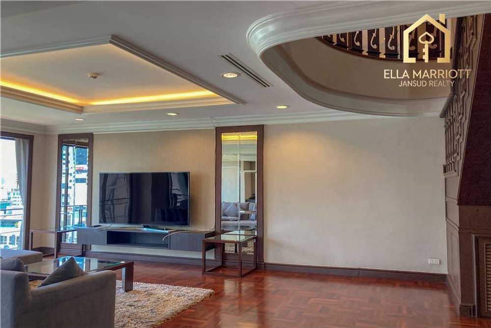 4 bed 4 baht for rent duplex style BTS Ploenchit 6