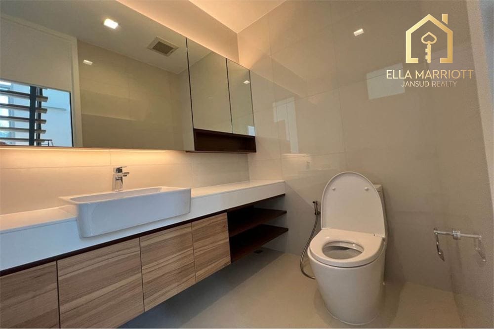 Pet-Friendly 300sqm Detached House for Rent Near Bangkok Hospital - 110K 12