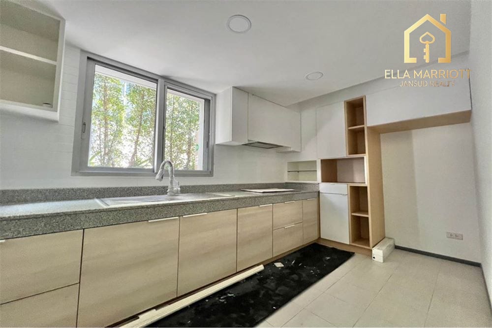 Pet-Friendly 300sqm Detached House for Rent Near Bangkok Hospital - 110K 17