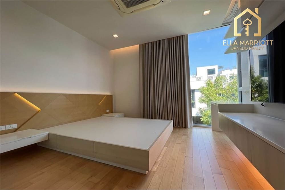 Pet-Friendly 300sqm Detached House for Rent Near Bangkok Hospital - 110K 9