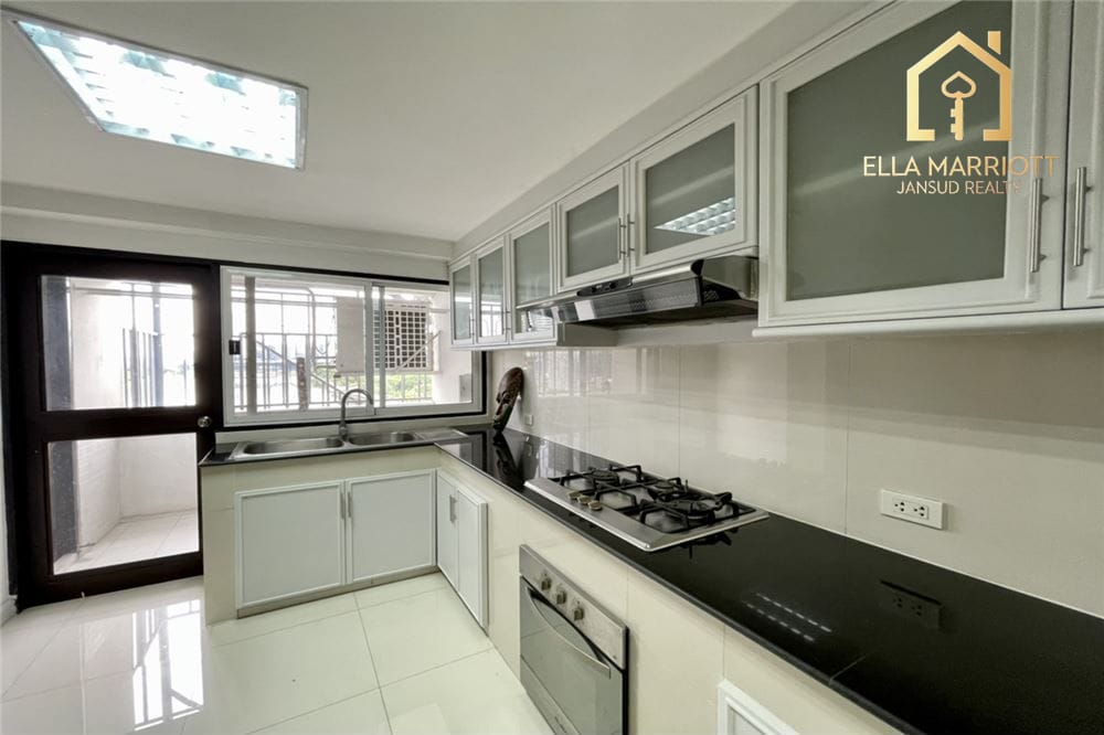 Renovierte 3-Zimmer-Eigentumswohnung mit Seeblick | 220m² | Haustierfreundlich | Nahe BTS Asoke 13
