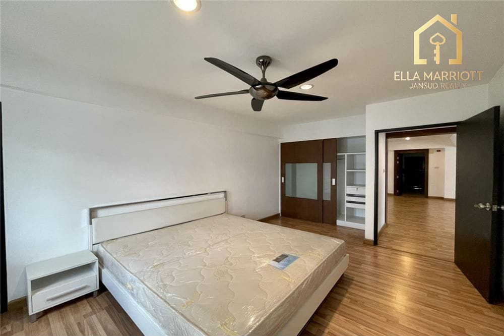 Renovierte 3-Zimmer-Eigentumswohnung mit Seeblick | 220m² | Haustierfreundlich | Nahe BTS Asoke 4