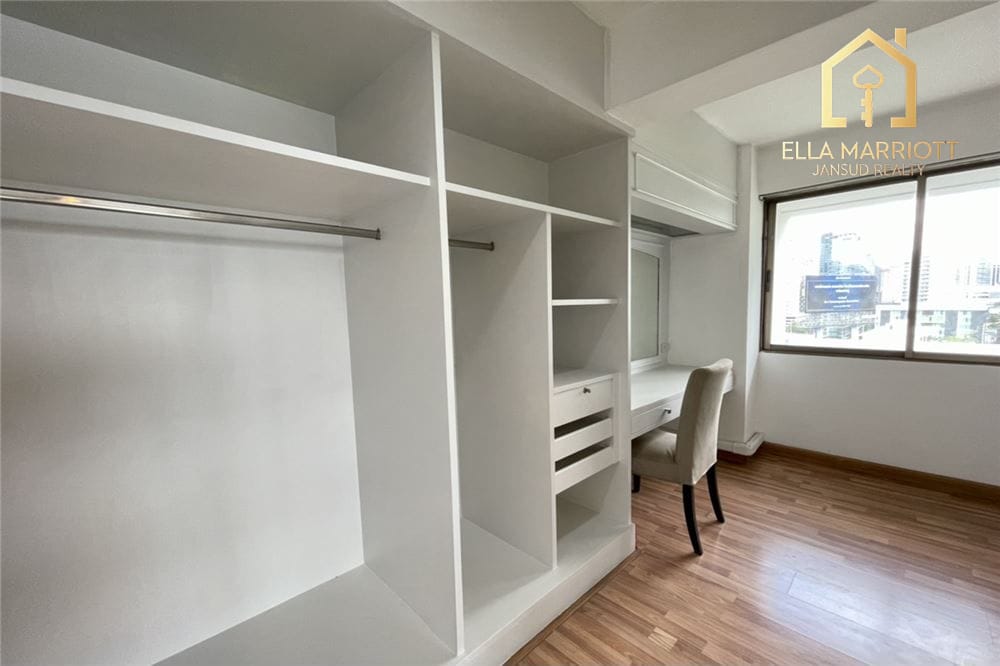 Renovierte 3-Zimmer-Eigentumswohnung mit Seeblick | 220m² | Haustierfreundlich | Nahe BTS Asoke 8