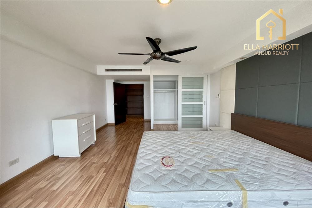 Renovierte 3-Zimmer-Eigentumswohnung mit Seeblick | 220m² | Haustierfreundlich | Nahe BTS Asoke 9