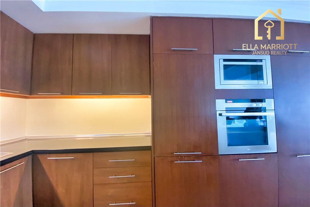 Renovierte 2 SZ, 2 Bäder Eigentumswohnung zur Miete in Asoke - 176 m² | Haustierfreundlich | 90.000 THB | 5 Min. zur BTS Asok 10
