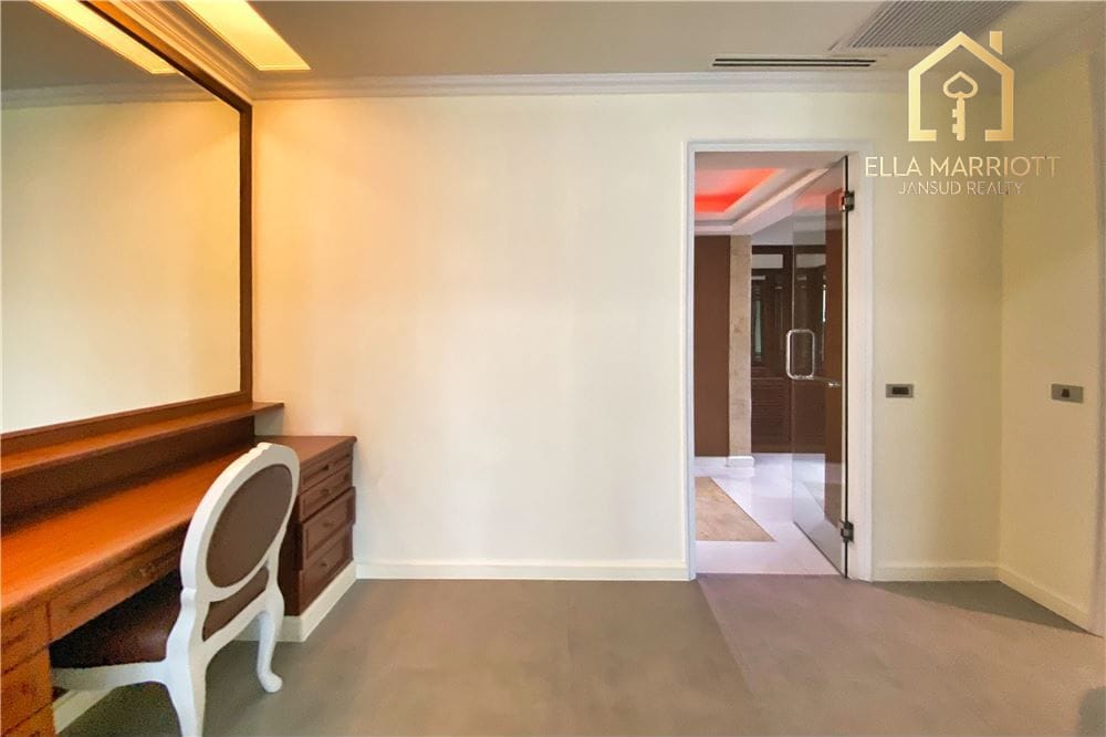 Renovierte 2 SZ, 2 Bäder Eigentumswohnung zur Miete in Asoke - 176 m² | Haustierfreundlich | 90.000 THB | 5 Min. zur BTS Asok 20