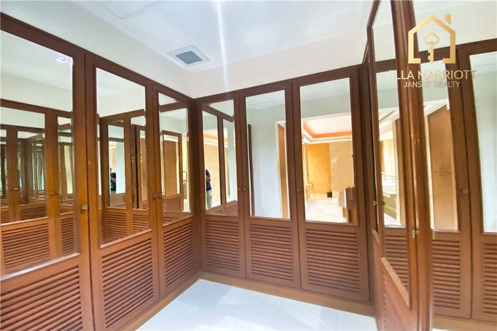 Renovierte 2 SZ, 2 Bäder Eigentumswohnung zur Miete in Asoke - 176 m² | Haustierfreundlich | 90.000 THB | 5 Min. zur BTS Asok 21