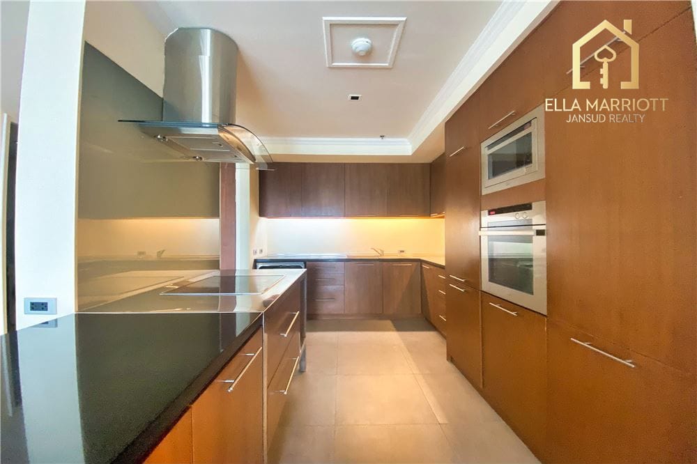 Renovierte 2 SZ, 2 Bäder Eigentumswohnung zur Miete in Asoke - 176 m² | Haustierfreundlich | 90.000 THB | 5 Min. zur BTS Asok 8