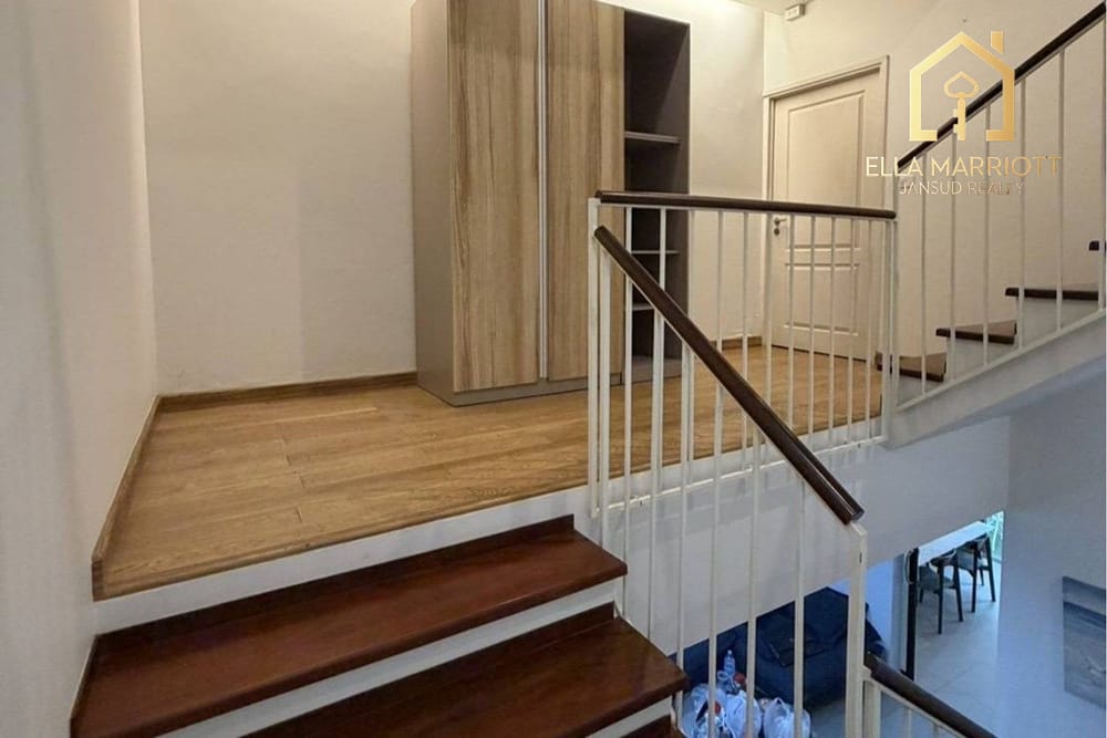 Pet-Friendly Townhouse for Rent with Rooftop in Sukhumvit 65 10