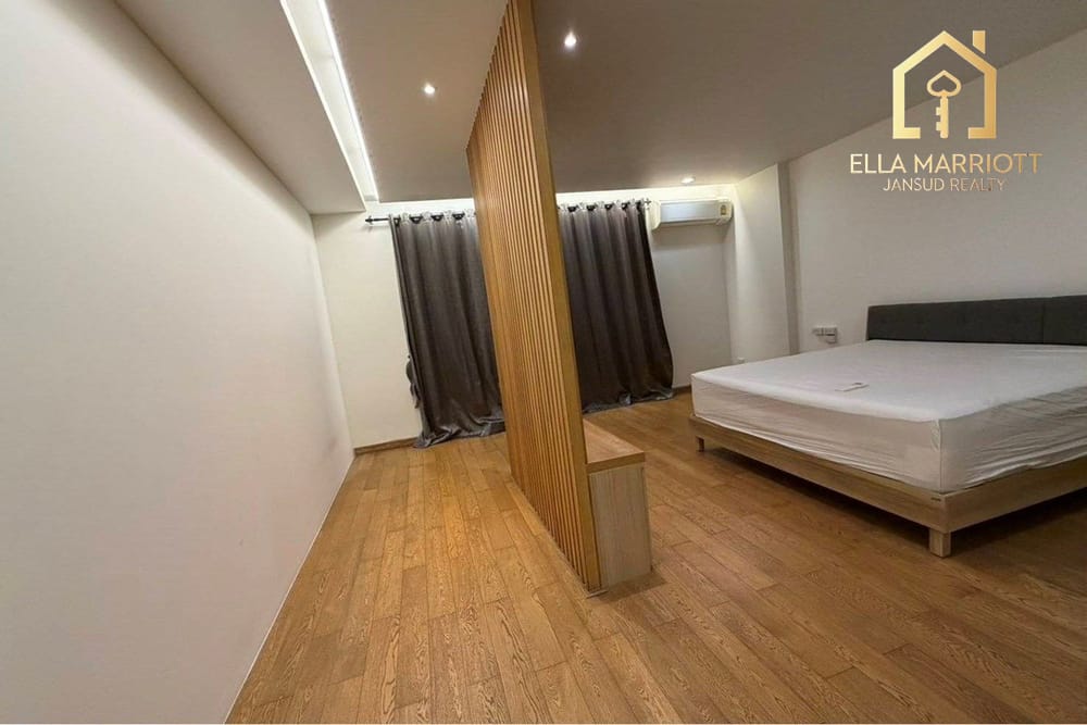 Pet-Friendly Townhouse for Rent with Rooftop in Sukhumvit 65 5