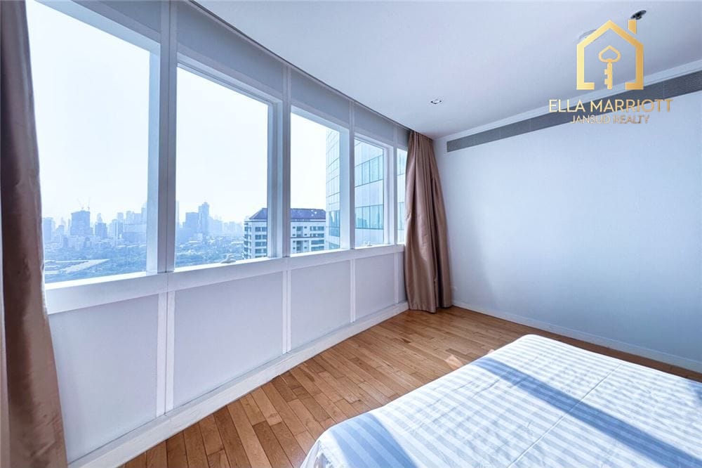 For Rent  2 Beds Condo Lake View at Millennium Residence 7
