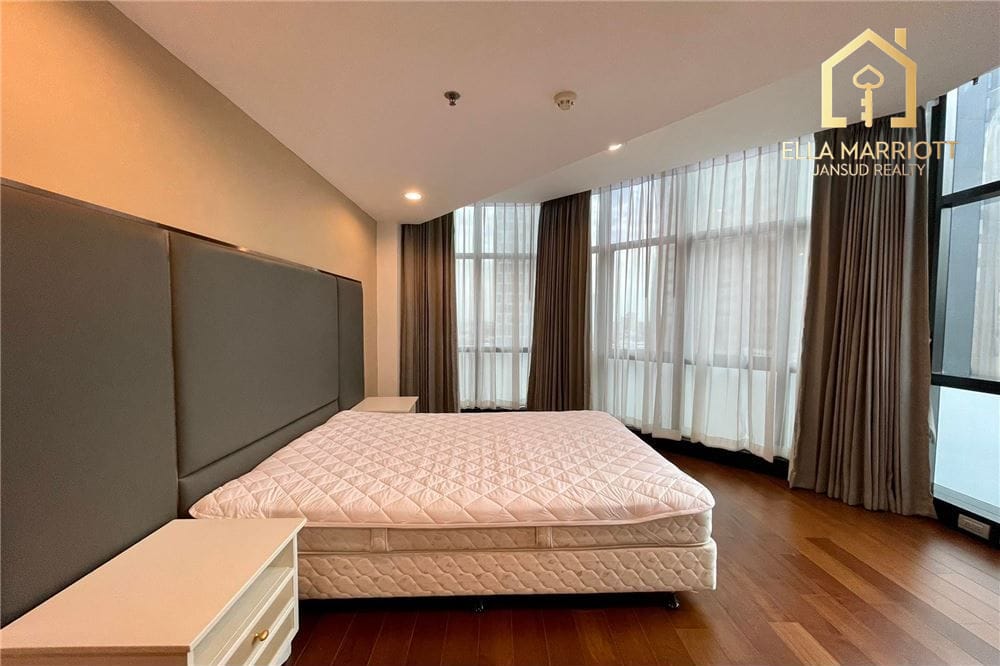 3 Bedrooms for Rent: Live in Luxury Near BTS Thonglor! 10