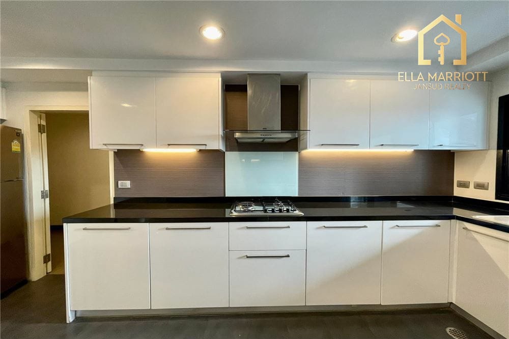 3 Bedrooms for Rent: Live in Luxury Near BTS Thonglor! 13