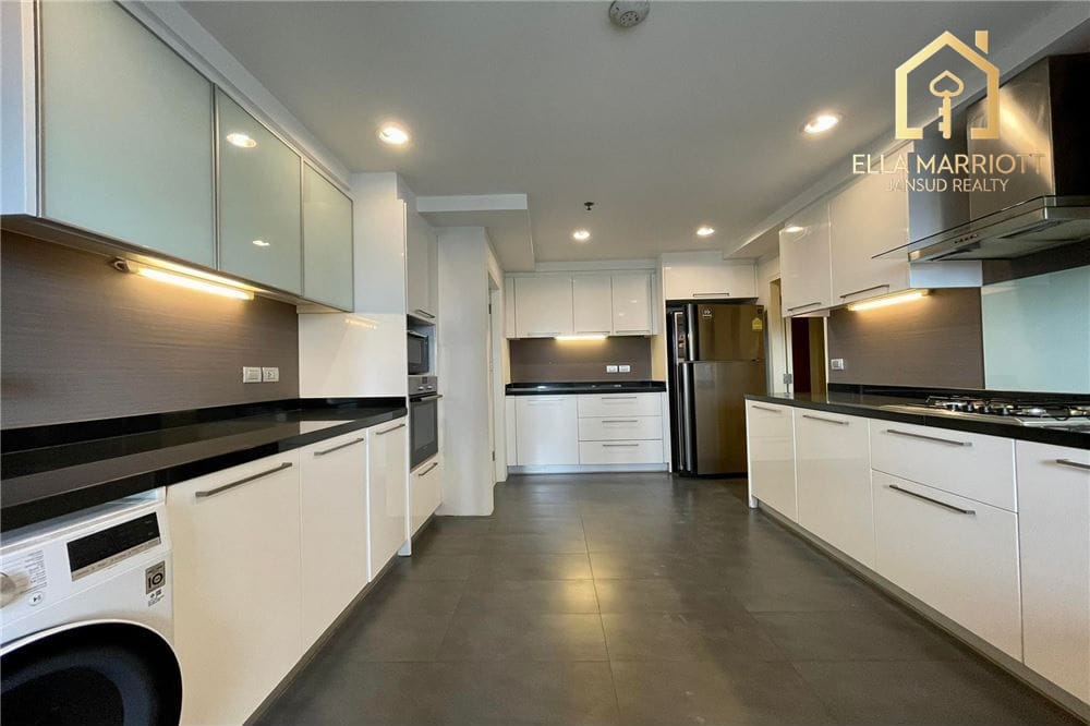 3 Bedrooms for Rent: Live in Luxury Near BTS Thonglor! 14