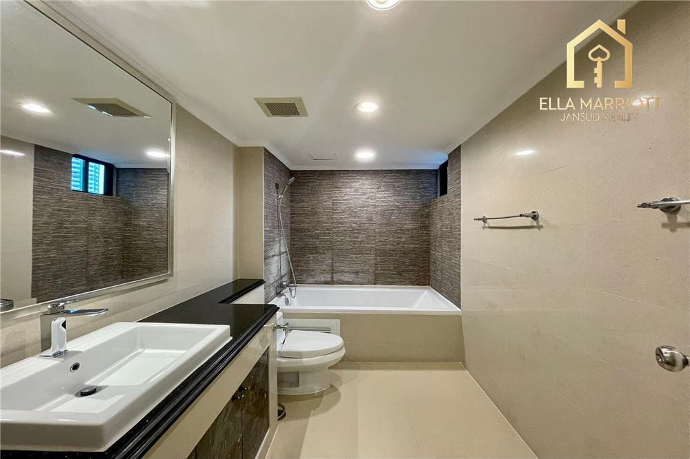3 Bedrooms for Rent: Live in Luxury Near BTS Thonglor! 18