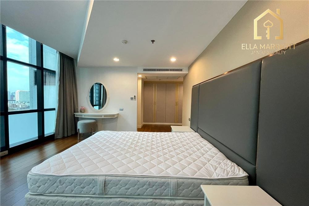 3 Bedrooms for Rent: Live in Luxury Near BTS Thonglor! 4