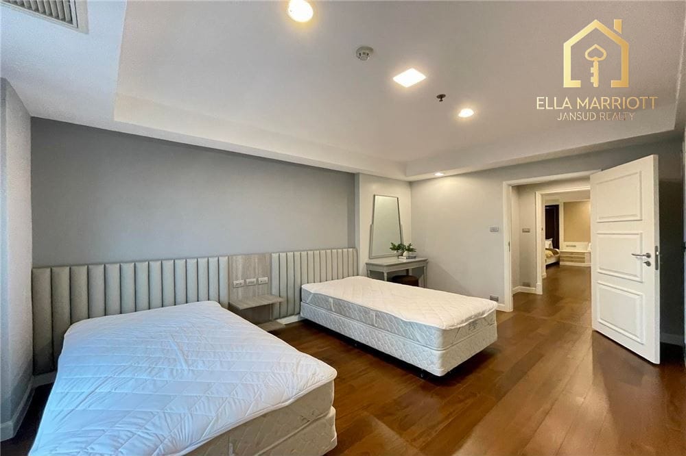 3 Bedrooms for Rent: Live in Luxury Near BTS Thonglor! 8
