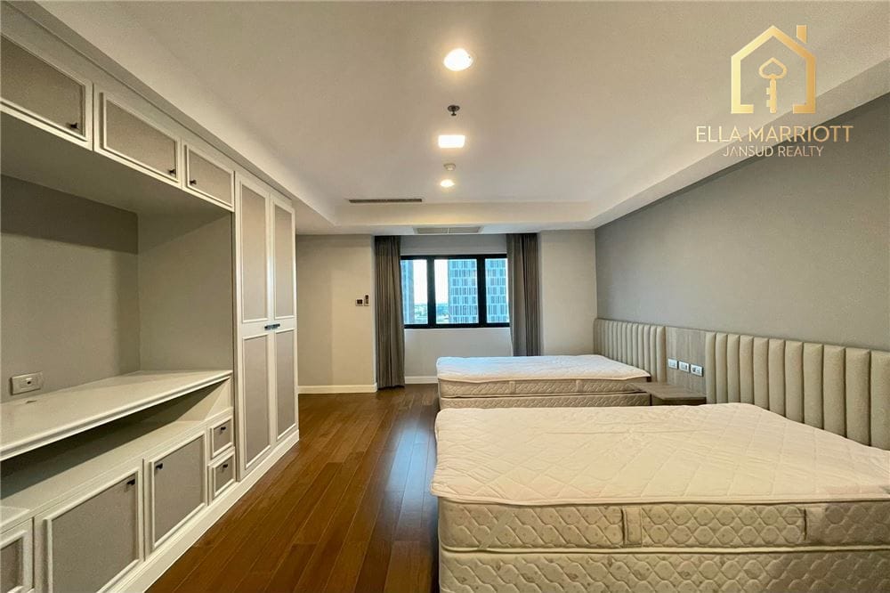 3 Bedrooms for Rent: Live in Luxury Near BTS Thonglor! 9