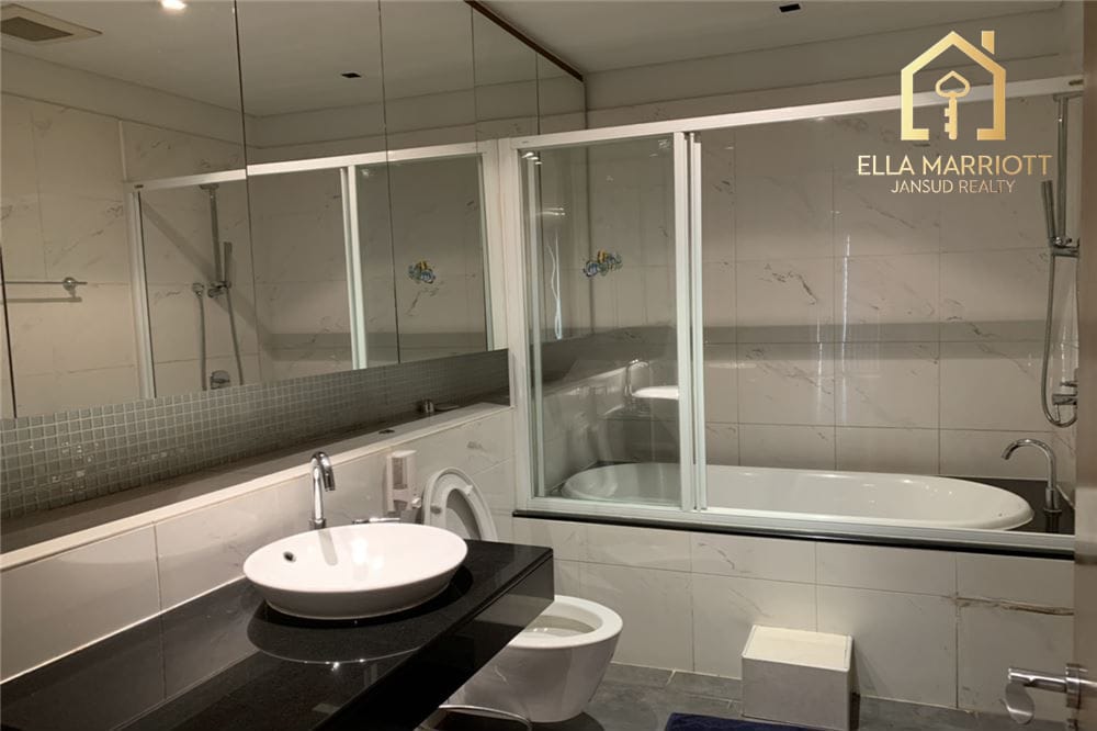 Rent 70K | 109sqm 2BR 2BA 15th Fl | Big Balcony & View | BTS Asok 16