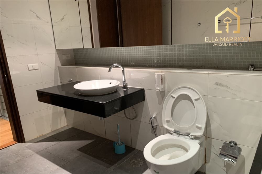 Rent 70K | 109sqm 2BR 2BA 15th Fl | Big Balcony & View | BTS Asok 17