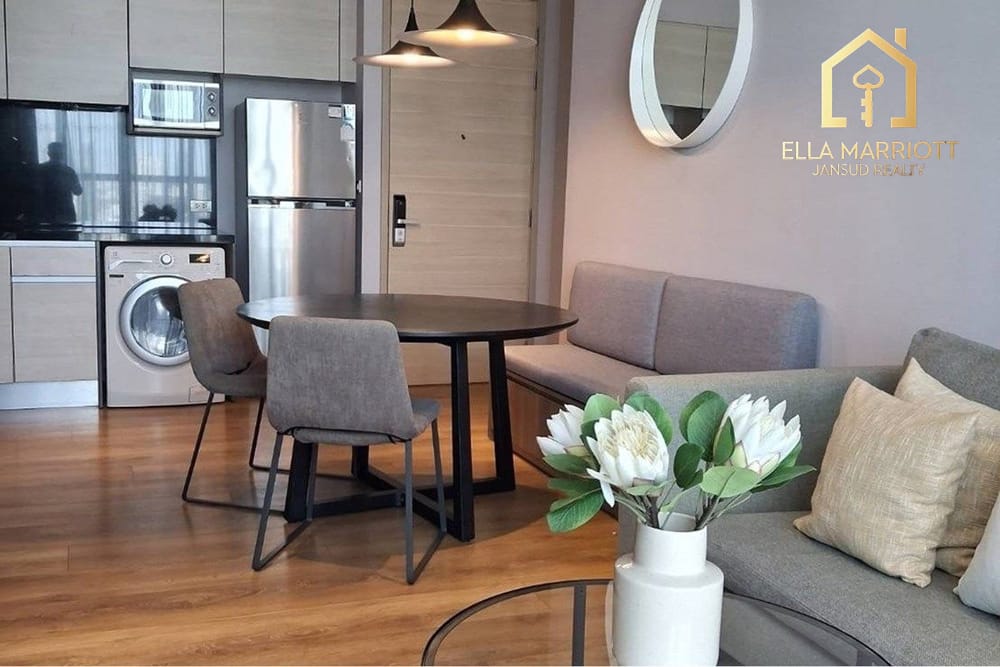 2BR Condo for Rent at 30th Floor with Sky Views near BTS Phrom Phong - 55.62sqm 2