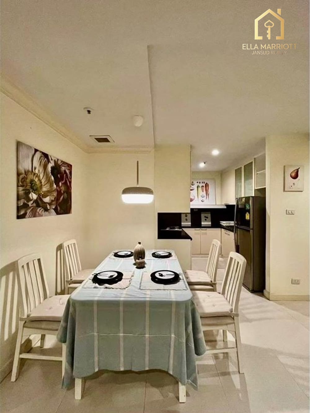 Luxurious Bangkok Condo in Prompong 3
