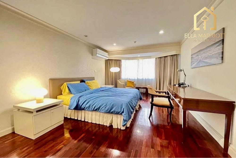 Luxurious Bangkok Condo in Prompong 4