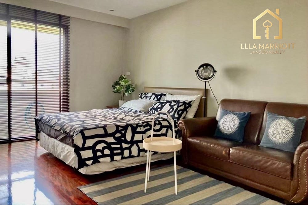 Luxurious Bangkok Condo in Prompong 5