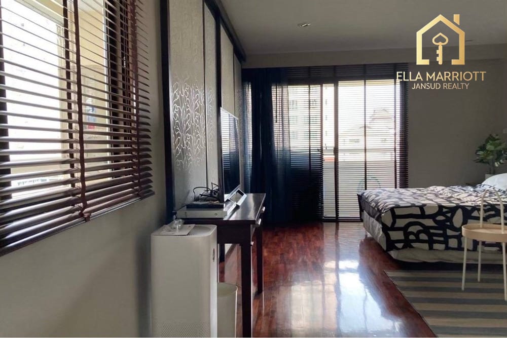 Luxurious Bangkok Condo in Prompong 6
