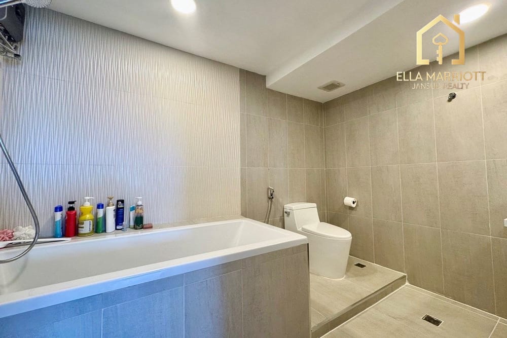 Luxurious 3-BR Condo in Vibrantin in Onnut 13
