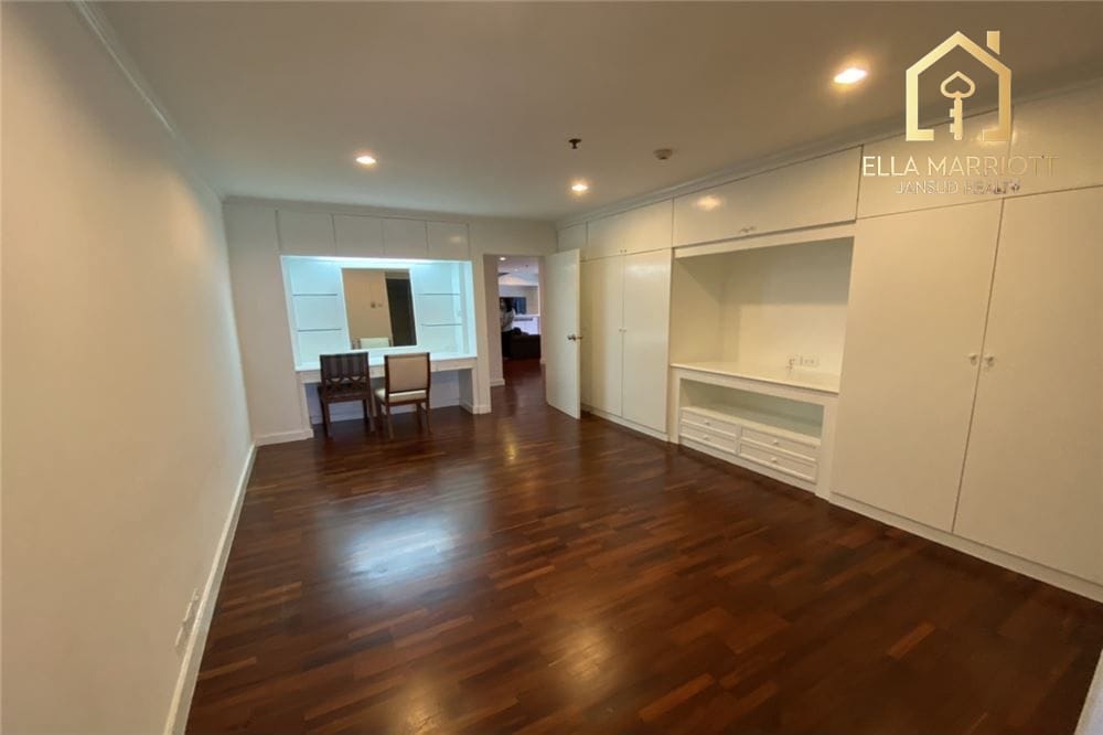 Rent 55K | 205sqm 2+1BR 2BA | Pet-Friendly (20kg+) | Free Shuttle BTS 11