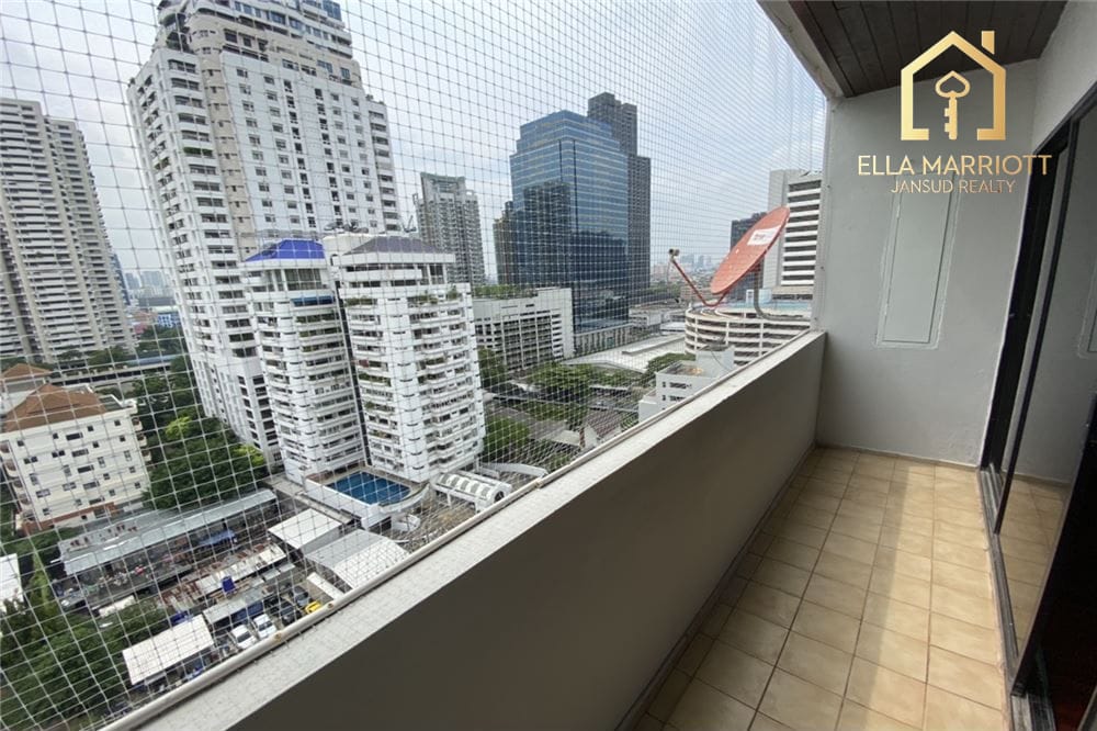 Rent 55K | 205sqm 2+1BR 2BA | Pet-Friendly (20kg+) | Free Shuttle BTS 15