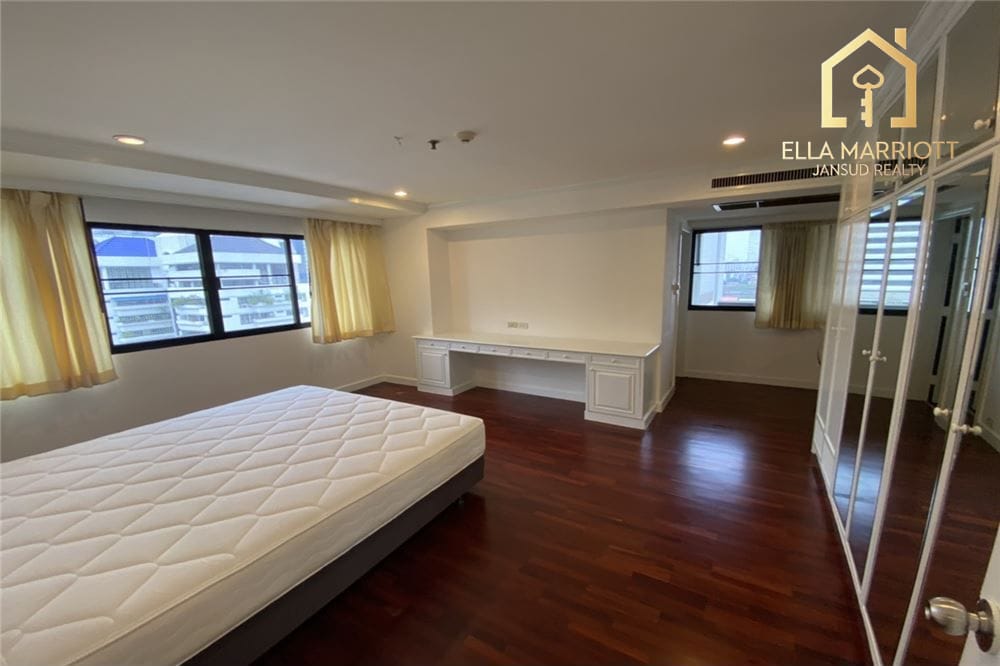 Rent 55K | 205sqm 2+1BR 2BA | Pet-Friendly (20kg+) | Free Shuttle BTS 8