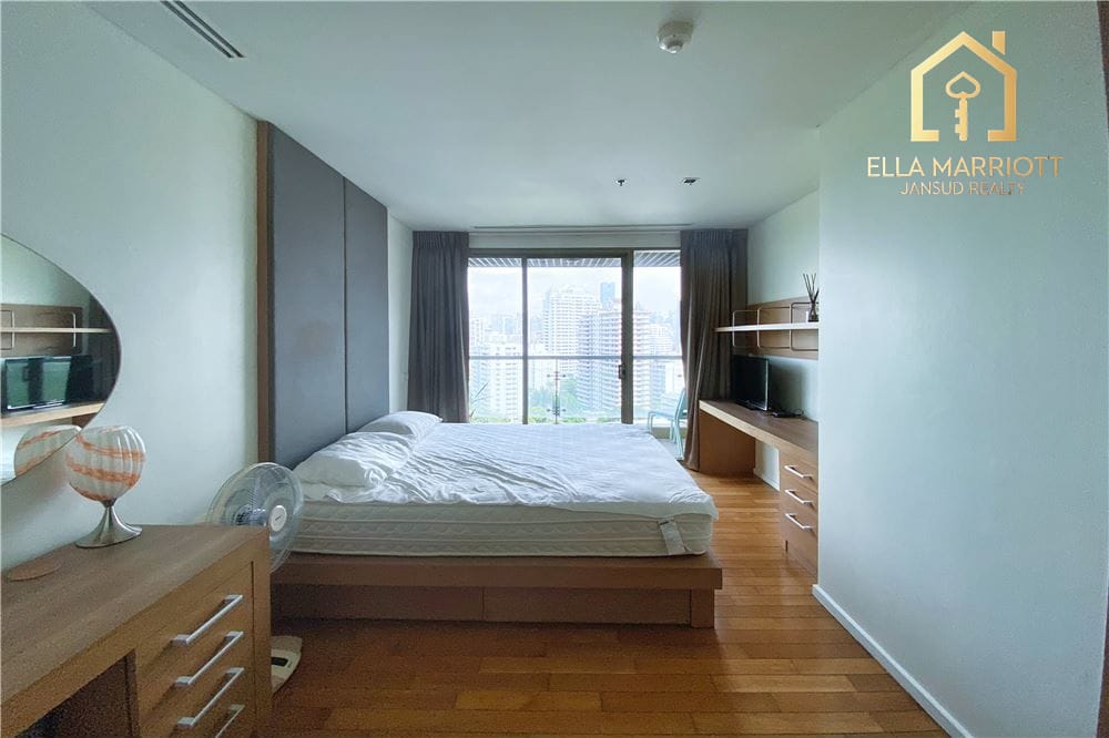 Spacious 2BR Condo for Rent | 110sqm | 2BA with Bathtubs | 5 Mins Walk to BTS Asok | Opposite Benjakitti Park 11