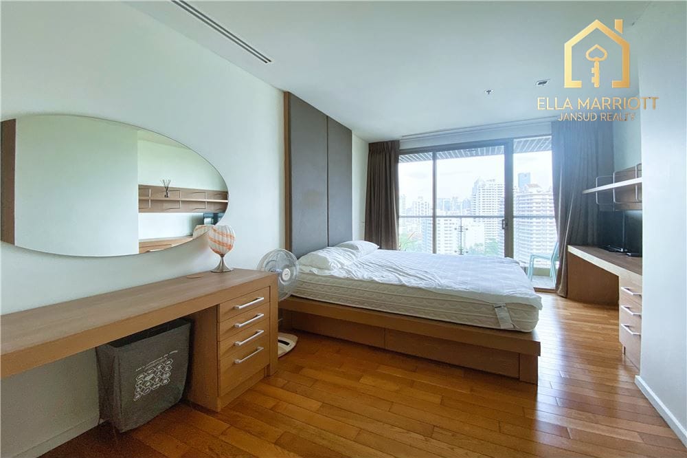 Spacious 2BR Condo for Rent | 110sqm | 2BA with Bathtubs | 5 Mins Walk to BTS Asok | Opposite Benjakitti Park 12