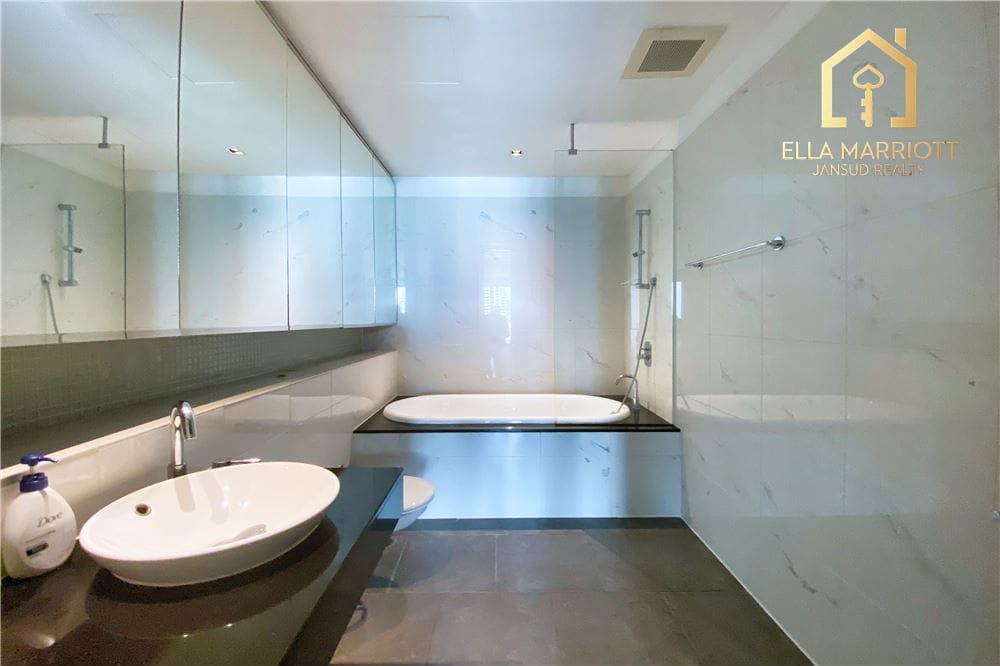 Spacious 2BR Condo for Rent | 110sqm | 2BA with Bathtubs | 5 Mins Walk to BTS Asok | Opposite Benjakitti Park 13