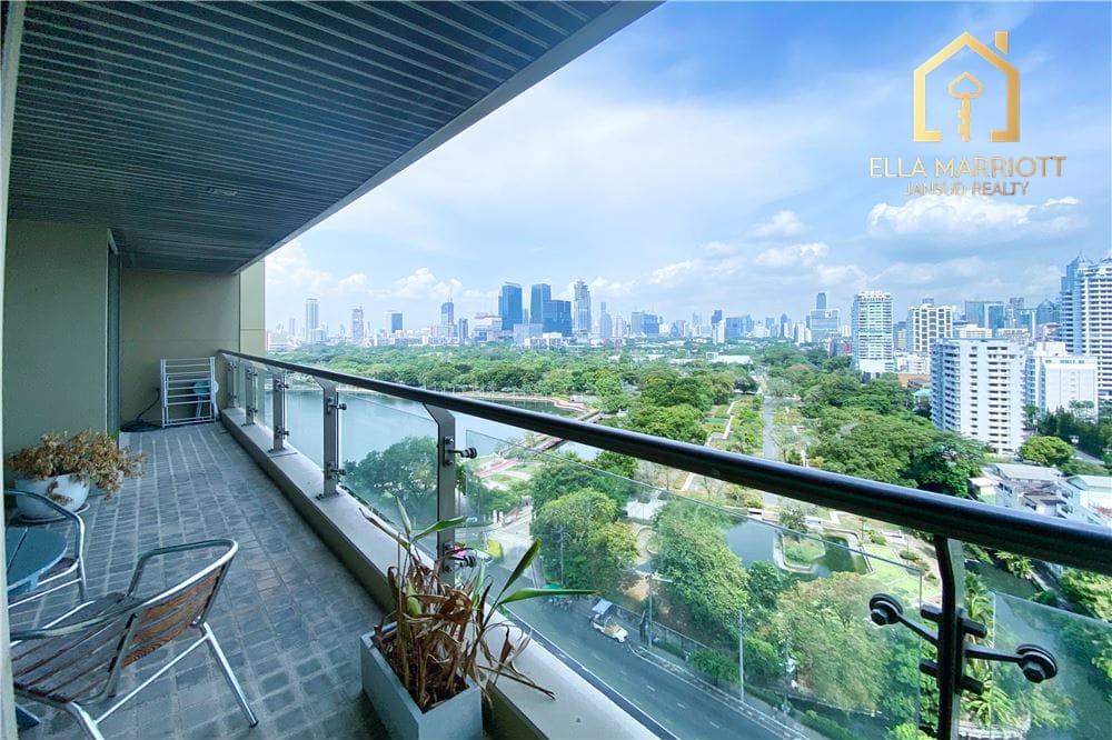 Spacious 2BR Condo for Rent | 110sqm | 2BA with Bathtubs | 5 Mins Walk to BTS Asok | Opposite Benjakitti Park 2