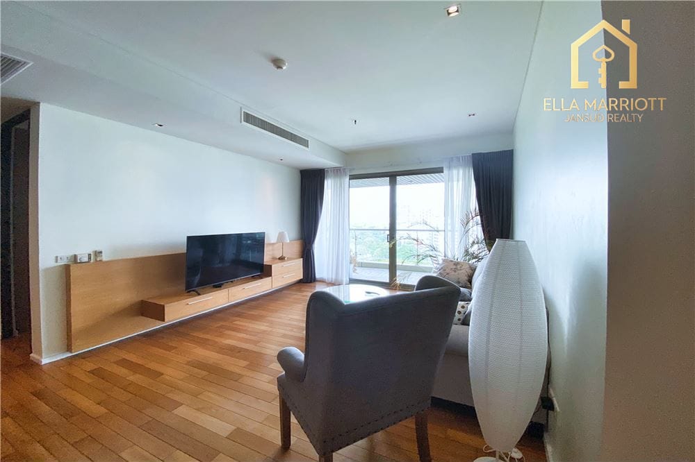 Spacious 2BR Condo for Rent | 110sqm | 2BA with Bathtubs | 5 Mins Walk to BTS Asok | Opposite Benjakitti Park 5