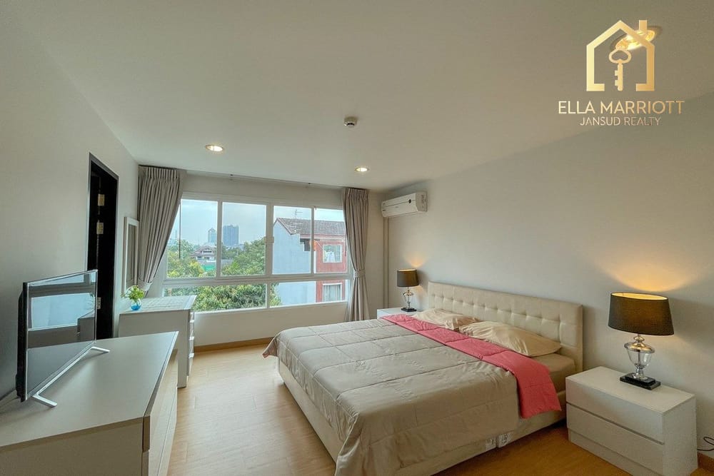 2BR 2BA Condo for Rent in Ekkamai - 120sqm, Dog Friendly, Equipped with Bathtub & Oven - $50K 11